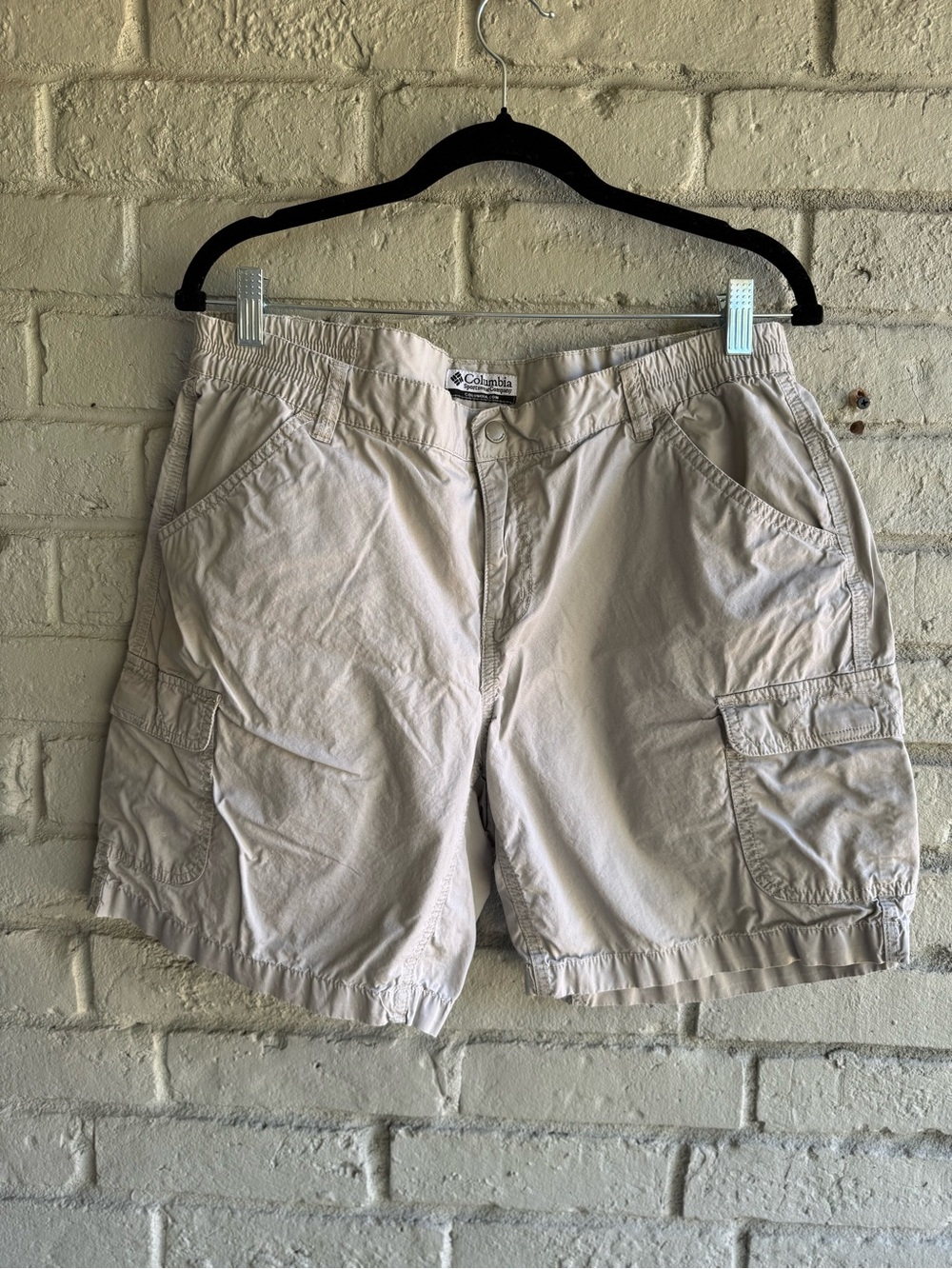 Columbia womens Light Tan Cargo Shorts preloved Sz L 100% cotton